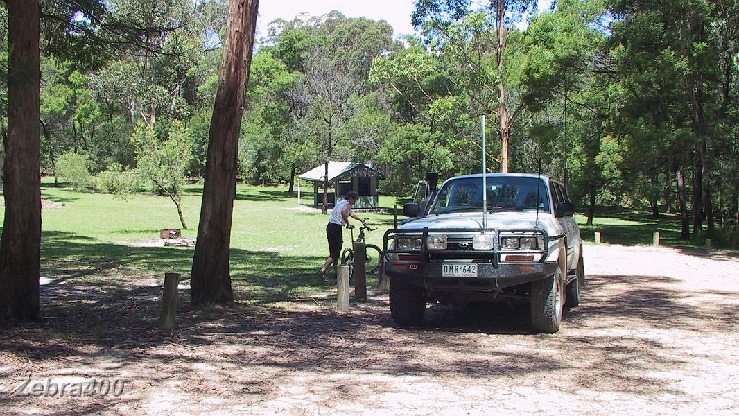 11-Heidi packs up at Mogo Creek just north of Wisemans Ferry.JPG